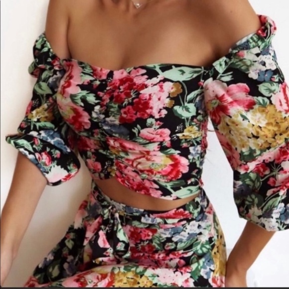 Zara Tops - Zara Floral Dora Crop Top Size Medium